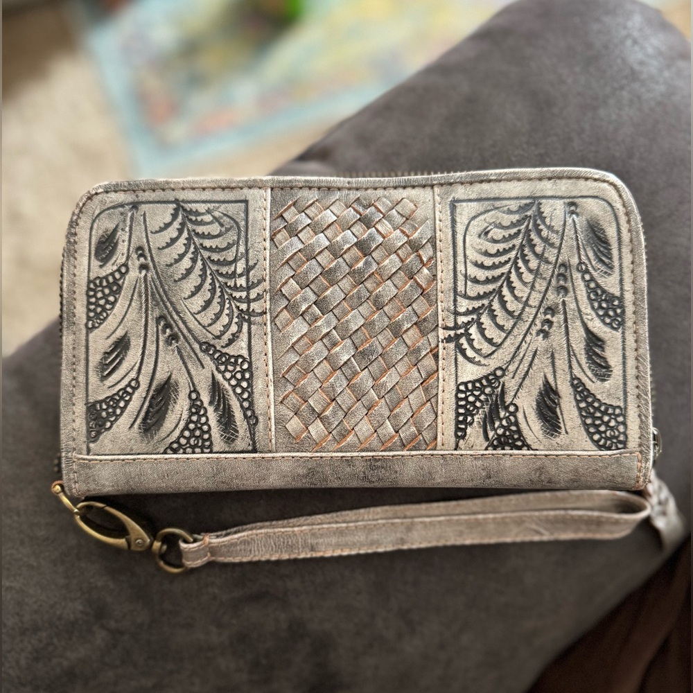 Chic Gray and Tan Women's Wristlet